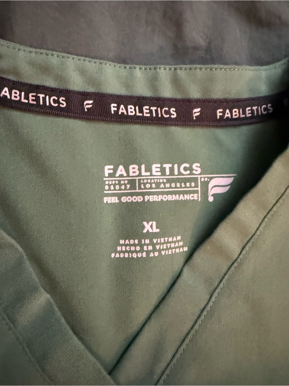 Fabletics Scrub Set – Size XL 💚 - Picture 2 of 3